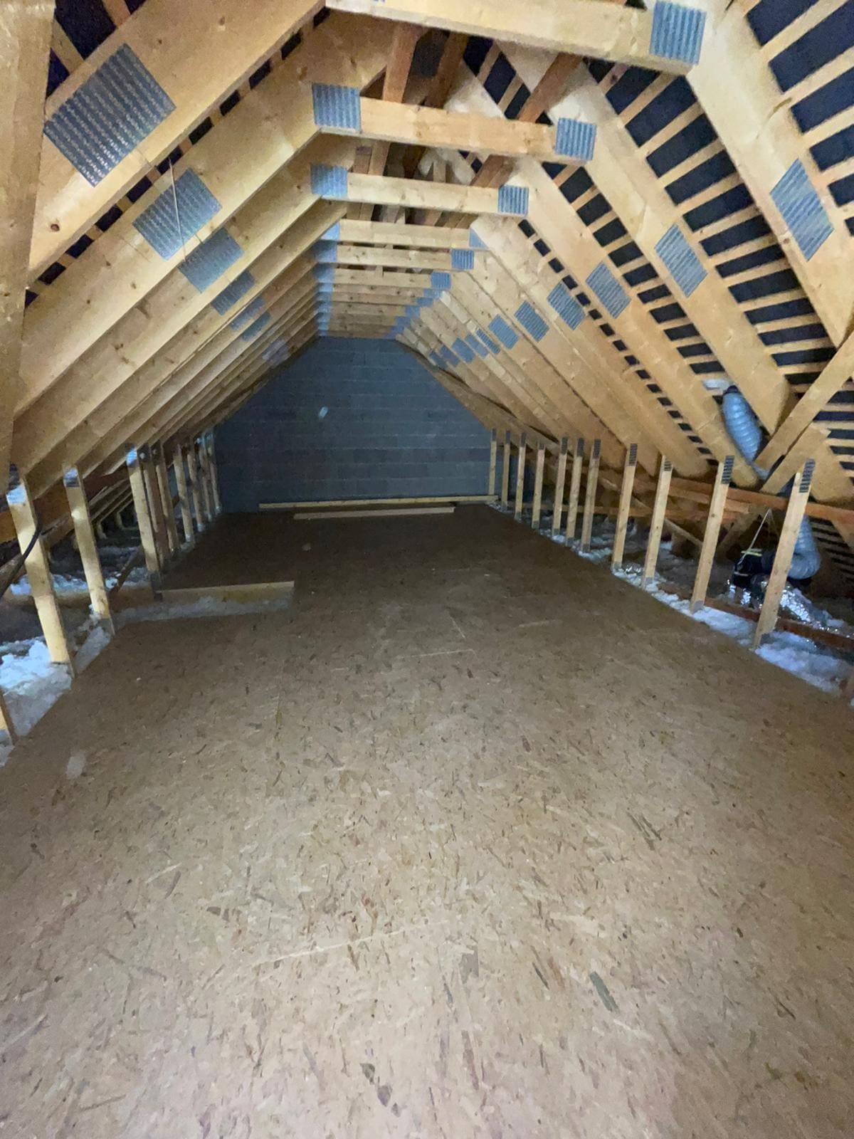 Mise en place d'un nivelage et d'un plancher bois osb à reugny