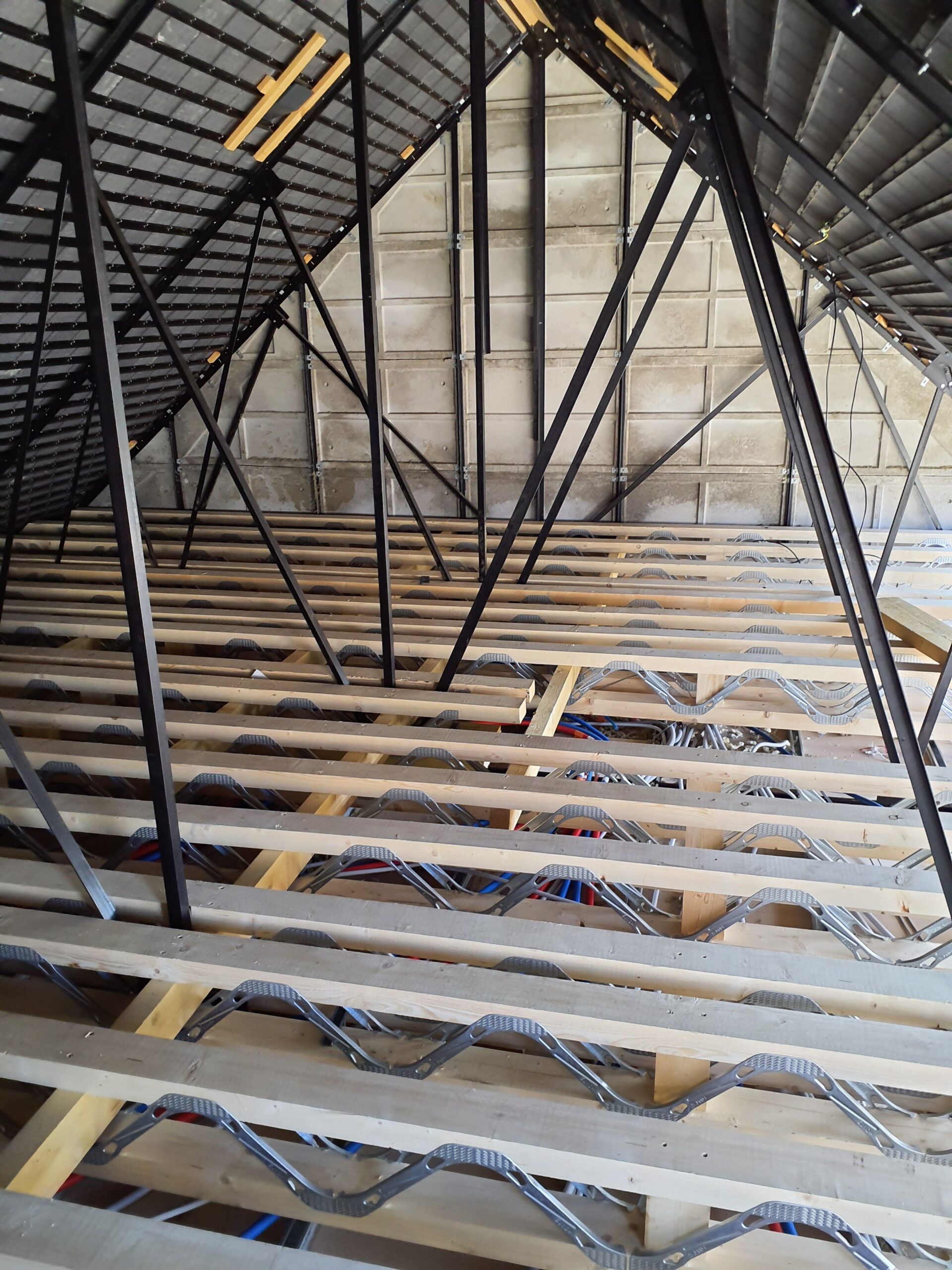 Poutrespaces rentrées sur charpente métallique (Phenix) à reugny