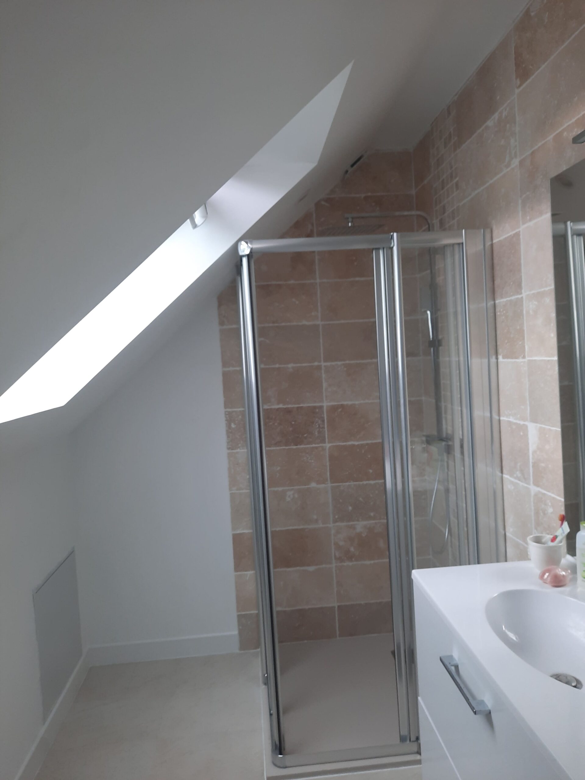 Création d'une douche travertin en indre et loire